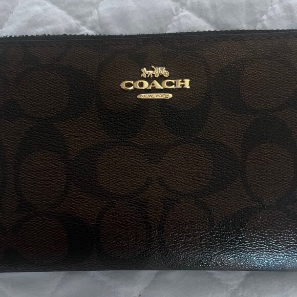 Coach Long Zip Around Wallet large in Signature Canvas like new - Picture 1 of 6
